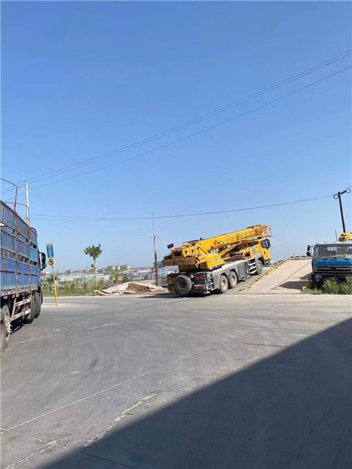 河南县25吨吊车的租赁价格大概是多少？