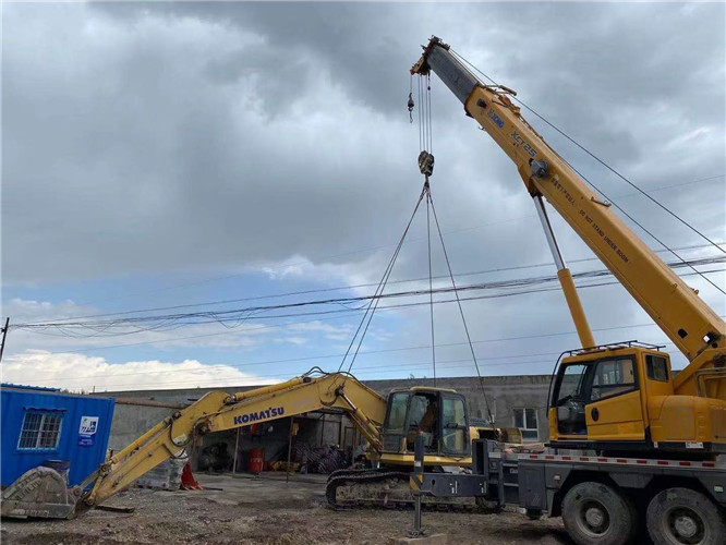 河南县25吨吊车的工作半径是多少？