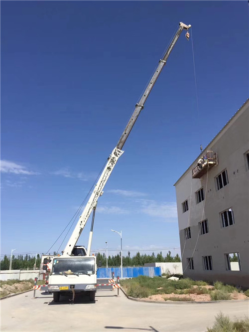 河南县“轻装强干”—— 吊车的 “轻量化臂架” 技术